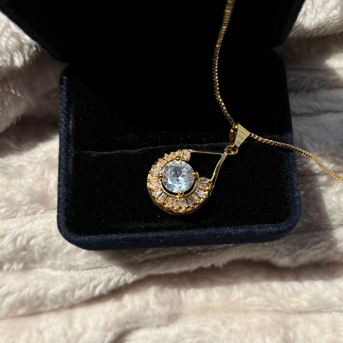 Teardrop pendant