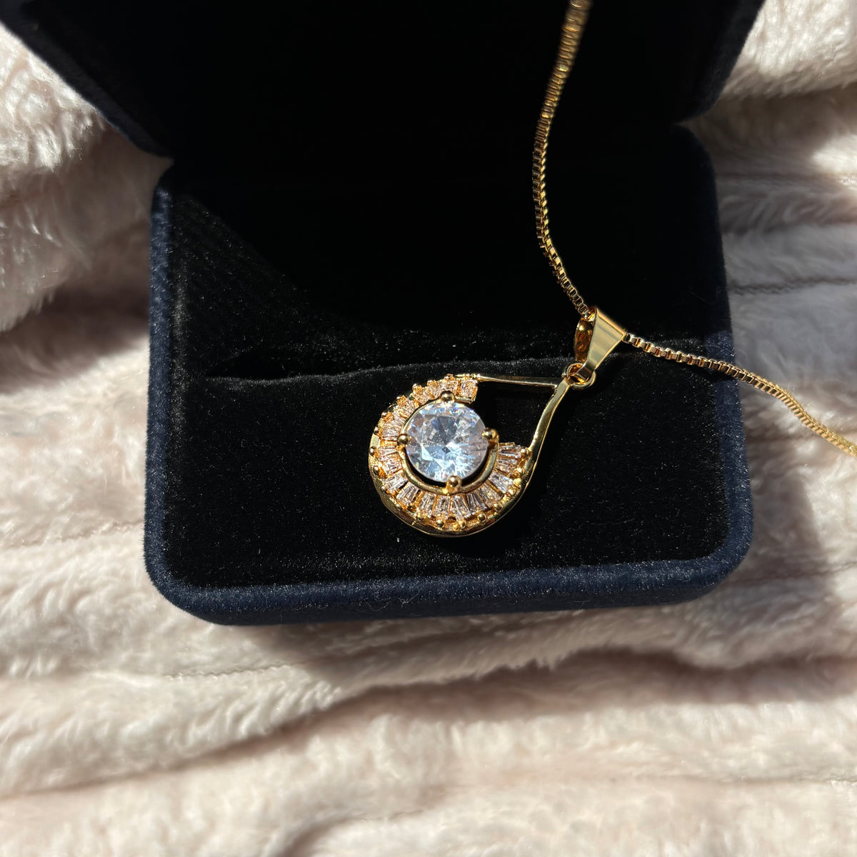 Teardrop pendant