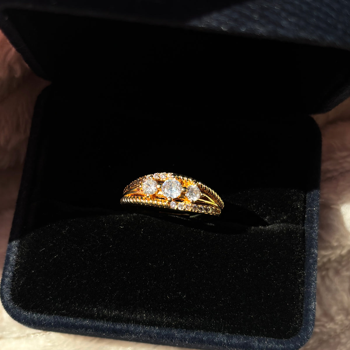 Triple stone ( ring)