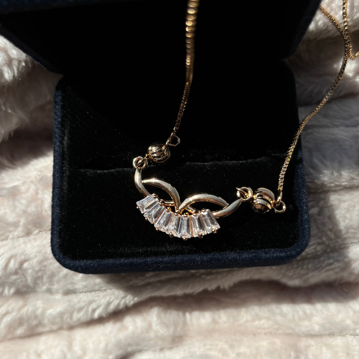 Crown pendant