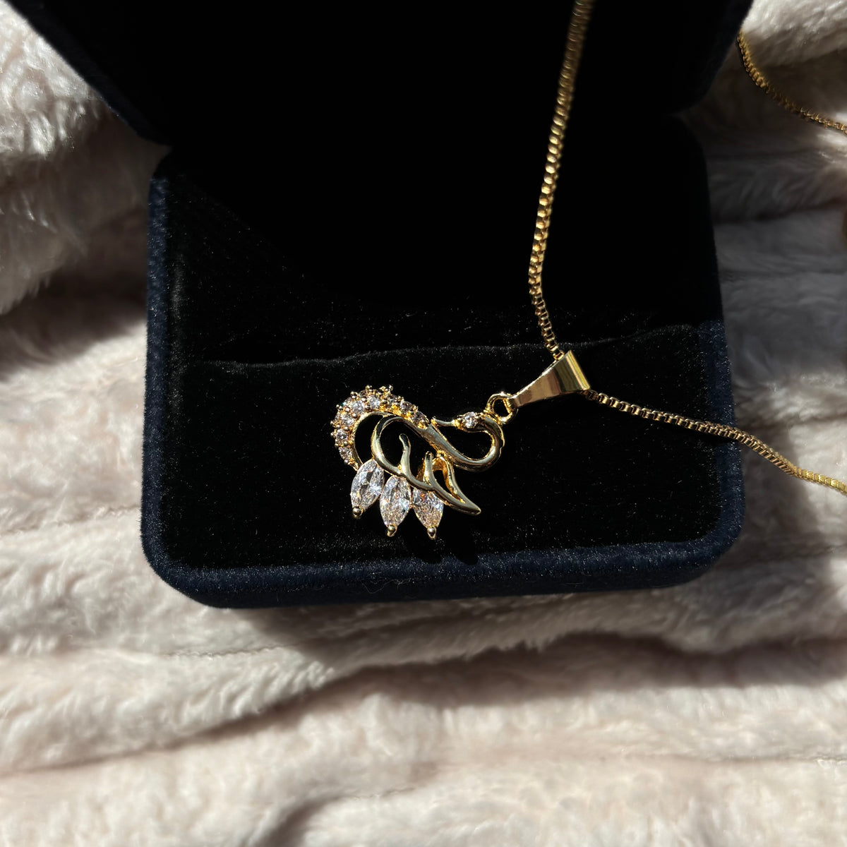 Swan pendant
