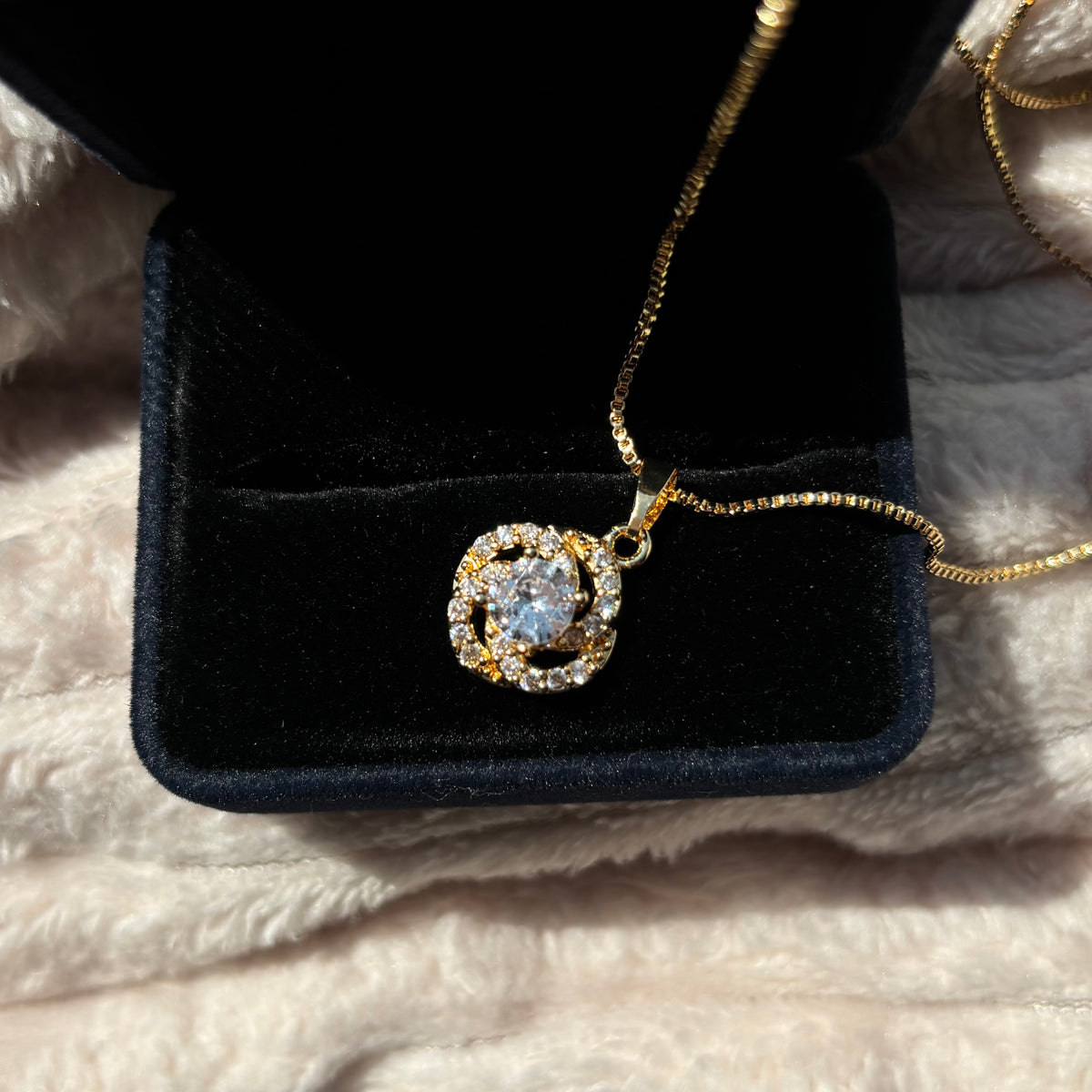 Interlocking necklace II